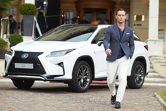 Hollywood-Schnuckel Jude Law ist das neue Gesicht der „The Life RX“- Greg Williams für Lexus